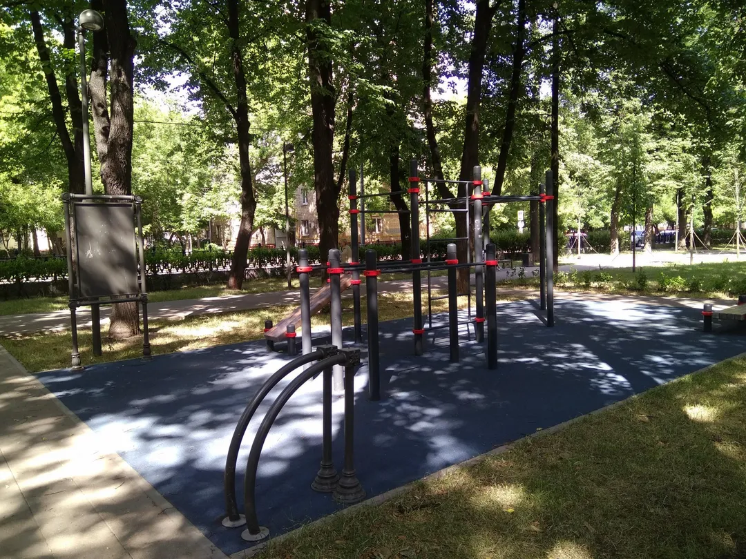 Рукохід на майданчику Calisthenics Park at улица Серпуховский Вал, Москва – фото 3 з 4