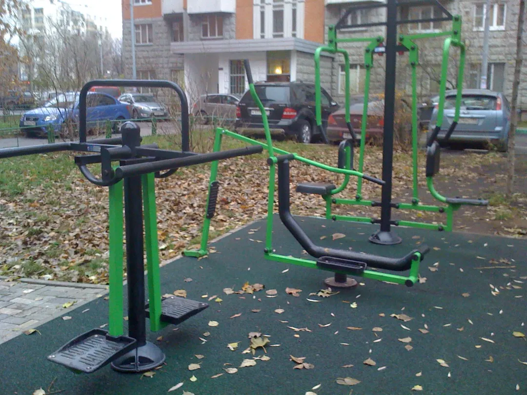 Air Skier bei Calisthenics Park at улица Госпитальный Вал, Москва – Foto 1 von 2