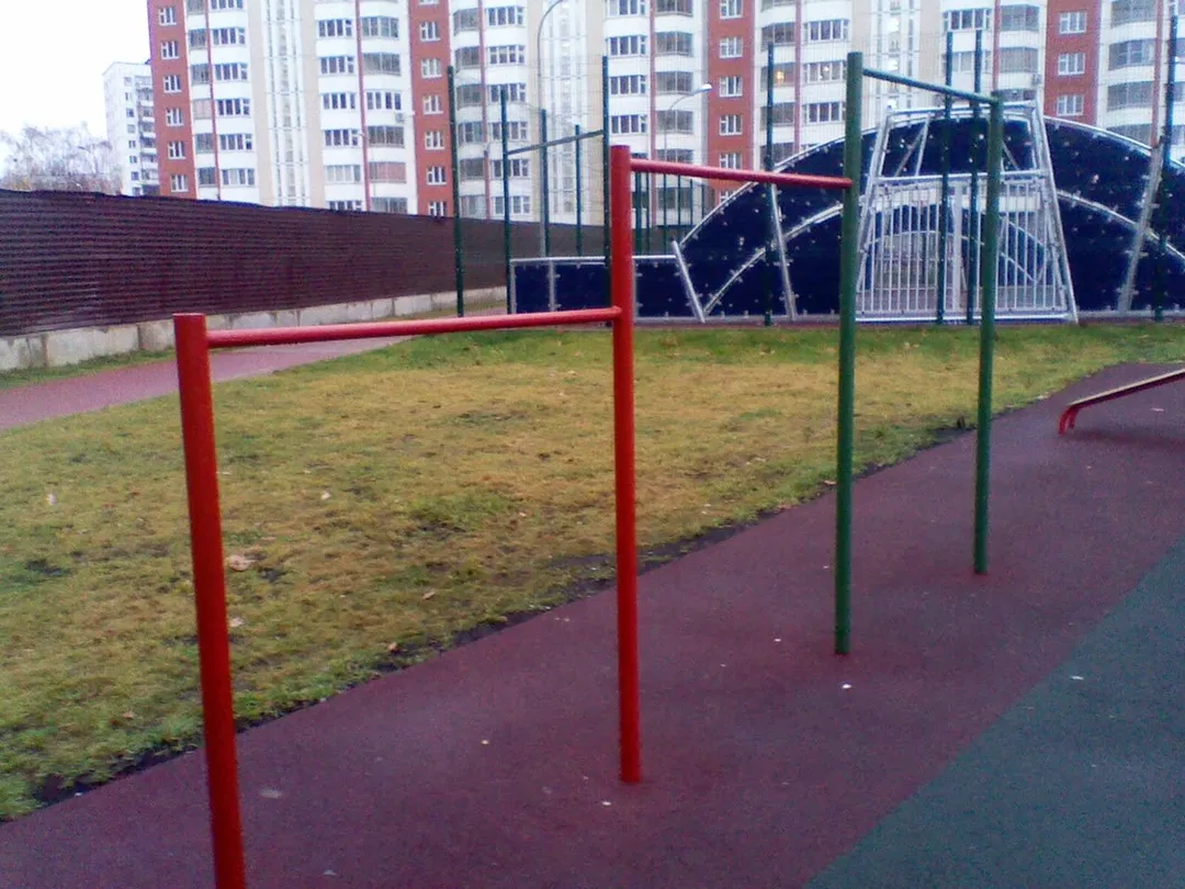 Bară de tracțiuni la Calisthenics Park at Болотниковская улица, Москва – fotografia 1 din 5