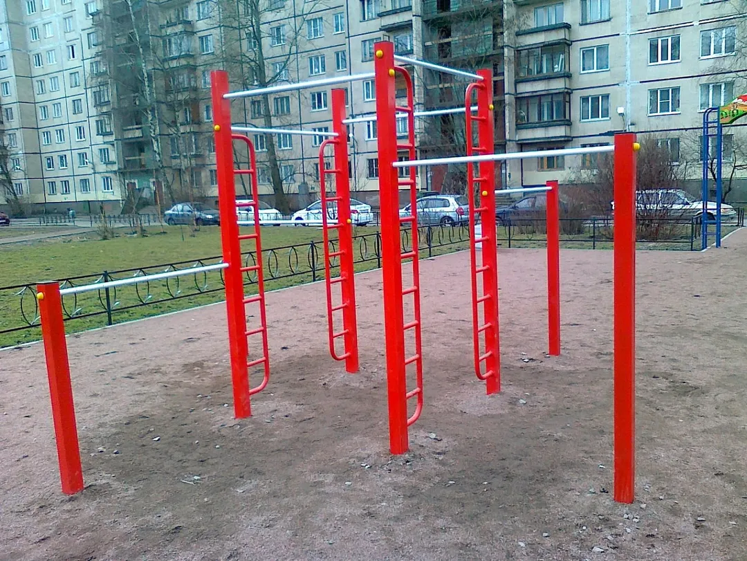 Bară de tracțiuni la Calisthenics Park at Дунайский проспект, Санкт-Петербург #wp2745 – fotografia 1 din 2
