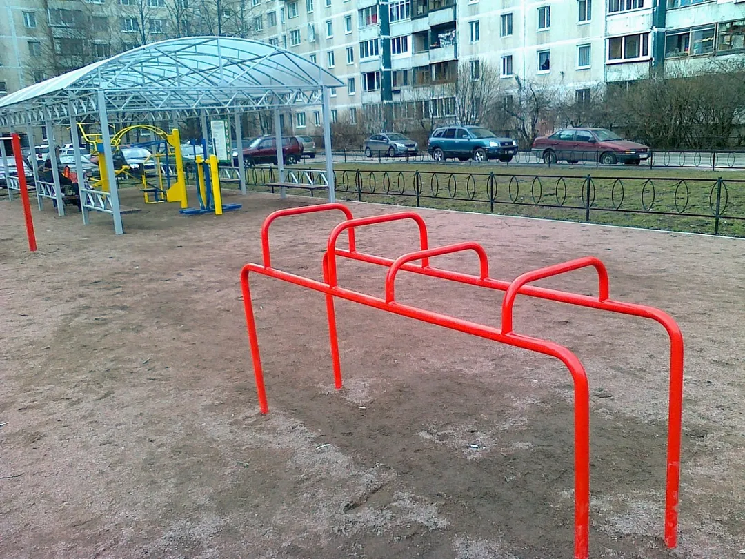 Bare paralele la Calisthenics Park at Дунайский проспект, Санкт-Петербург #wp2745 – fotografia 2 din 2