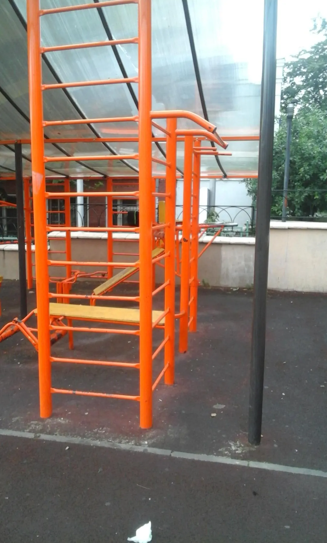 Bare paralele la Calisthenics Park at Лефортовский переулок, Москва – fotografia 2 din 4