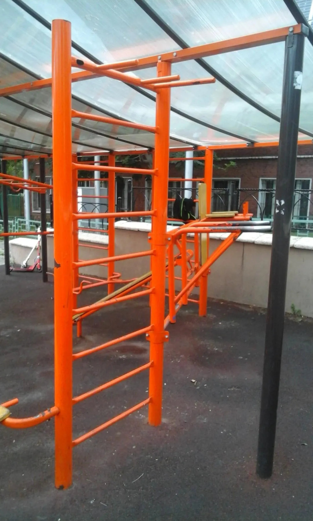 Bancă pentru abdomen la Calisthenics Park at Лефортовский переулок, Москва – fotografia 4 din 4