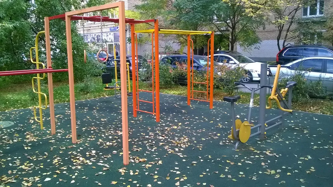 Bară de tracțiuni la Calisthenics Park at Банный переулок, Москва #wp2758 – fotografia 1 din 6