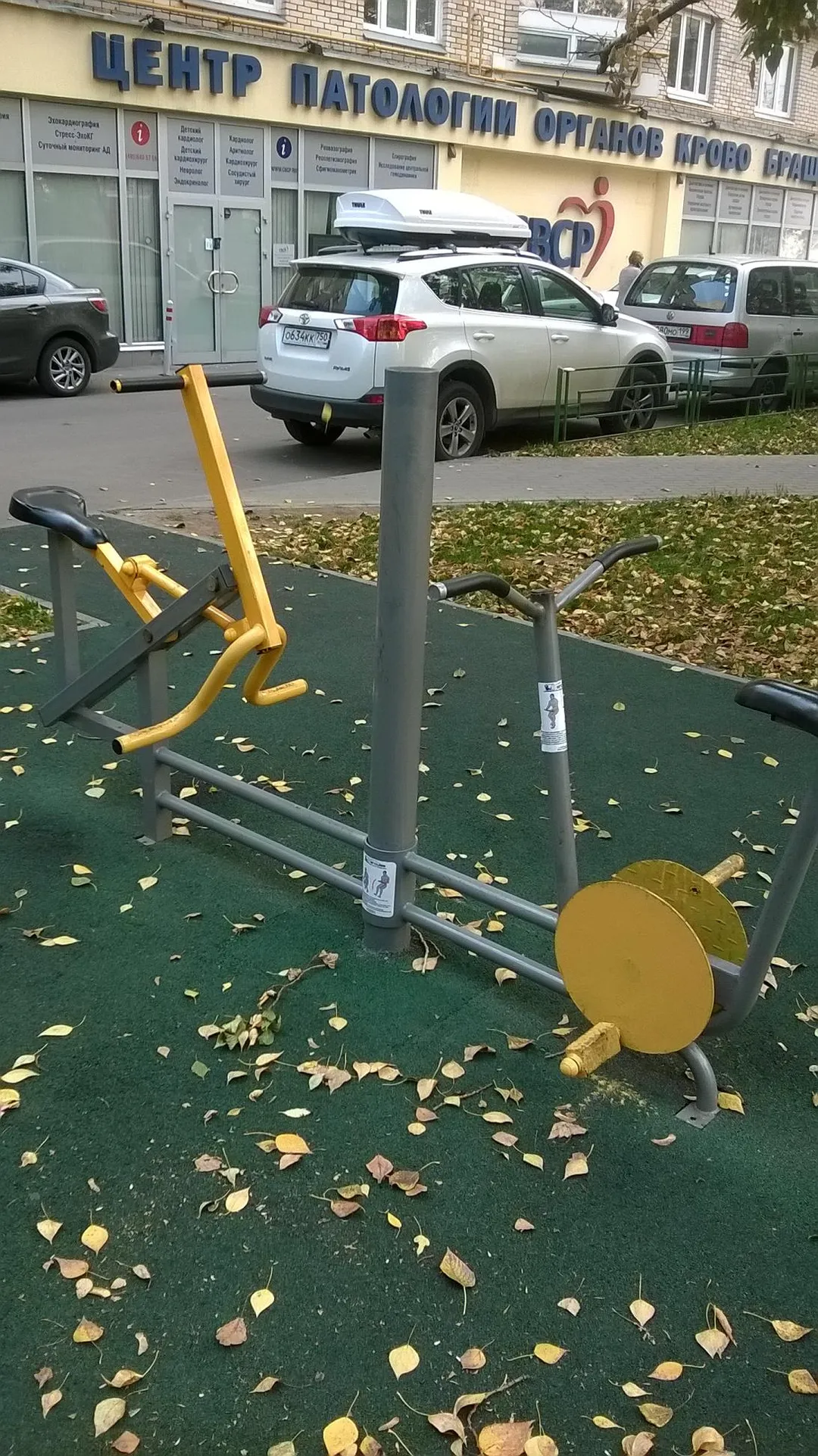 Bancă pentru abdomen la Calisthenics Park at Банный переулок, Москва #wp2758 – fotografia 5 din 6