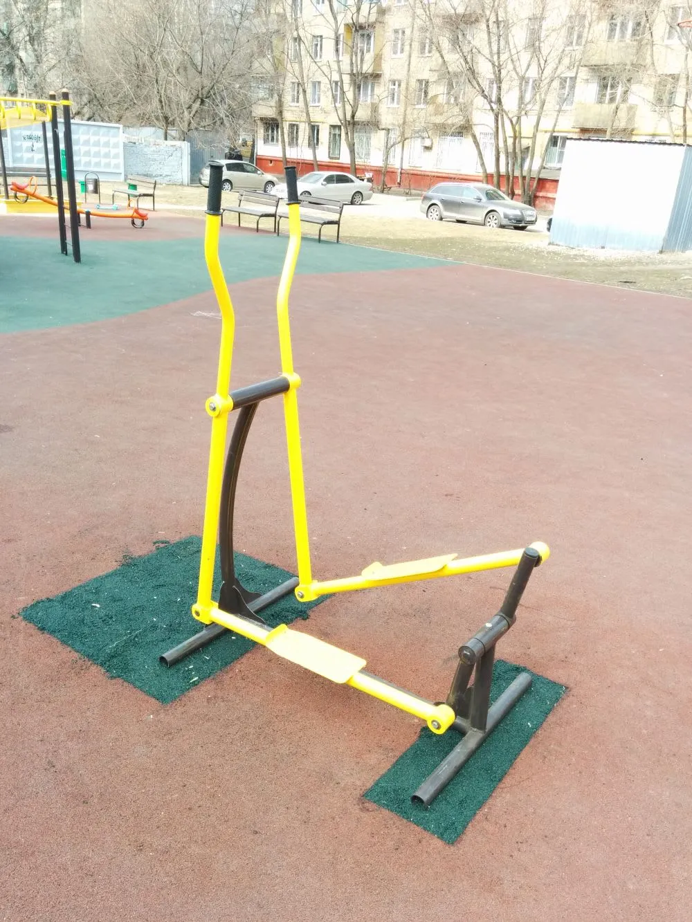 Sbarra per trazioni presso Calisthenics Park at 3-й проезд Марьиной Рощи, Москва – foto 5 di 6