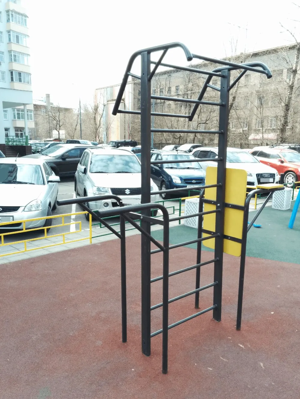 Parallele presso Calisthenics Park at 3-й проезд Марьиной Рощи, Москва – foto 6 di 6