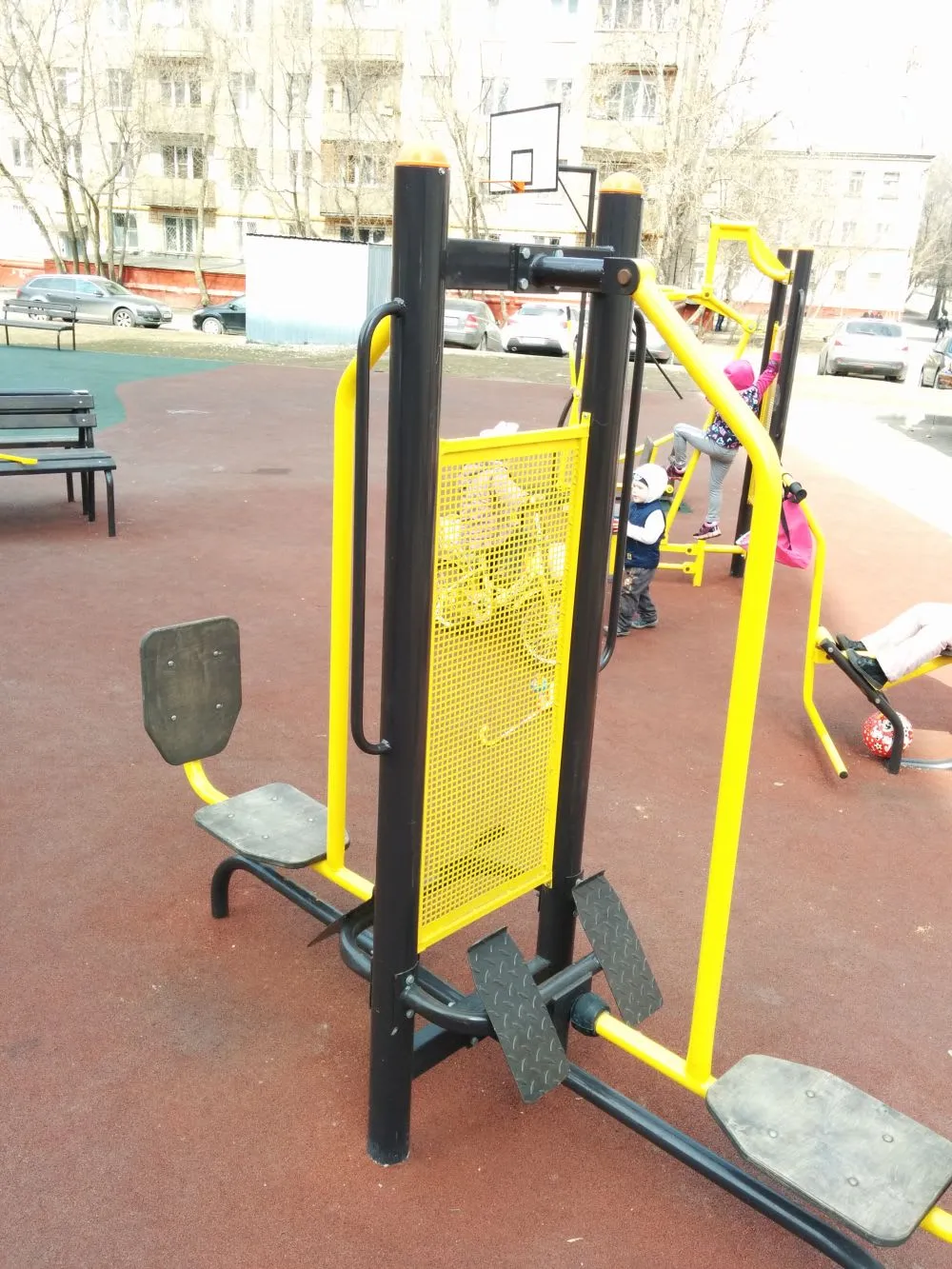 Sci di fondo presso Calisthenics Park at 3-й проезд Марьиной Рощи, Москва – foto 3 di 6