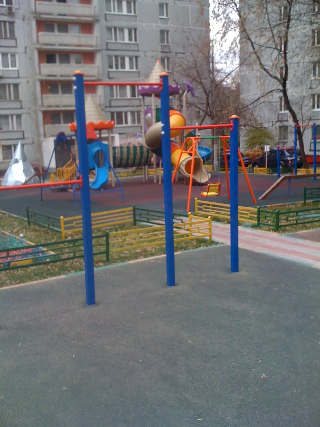 Barre de traction à Calisthenics Park at Юрьевская улица, Москва – photo 1 sur 2