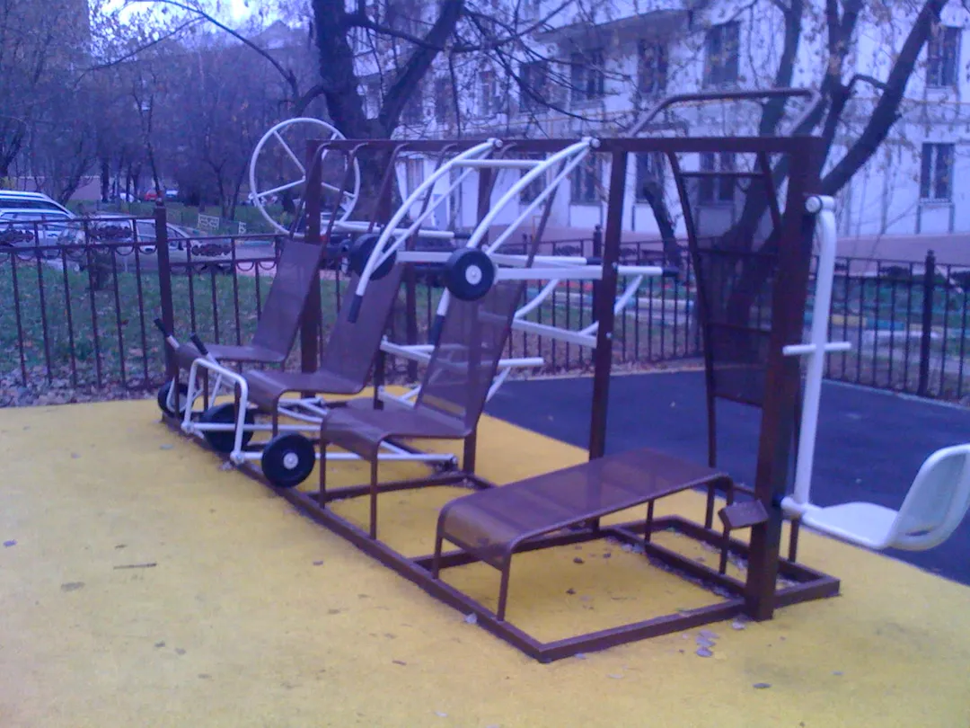 Sbarra per trazioni presso Calisthenics Park at улица Новая Дорога, Москва – foto 1 di 6