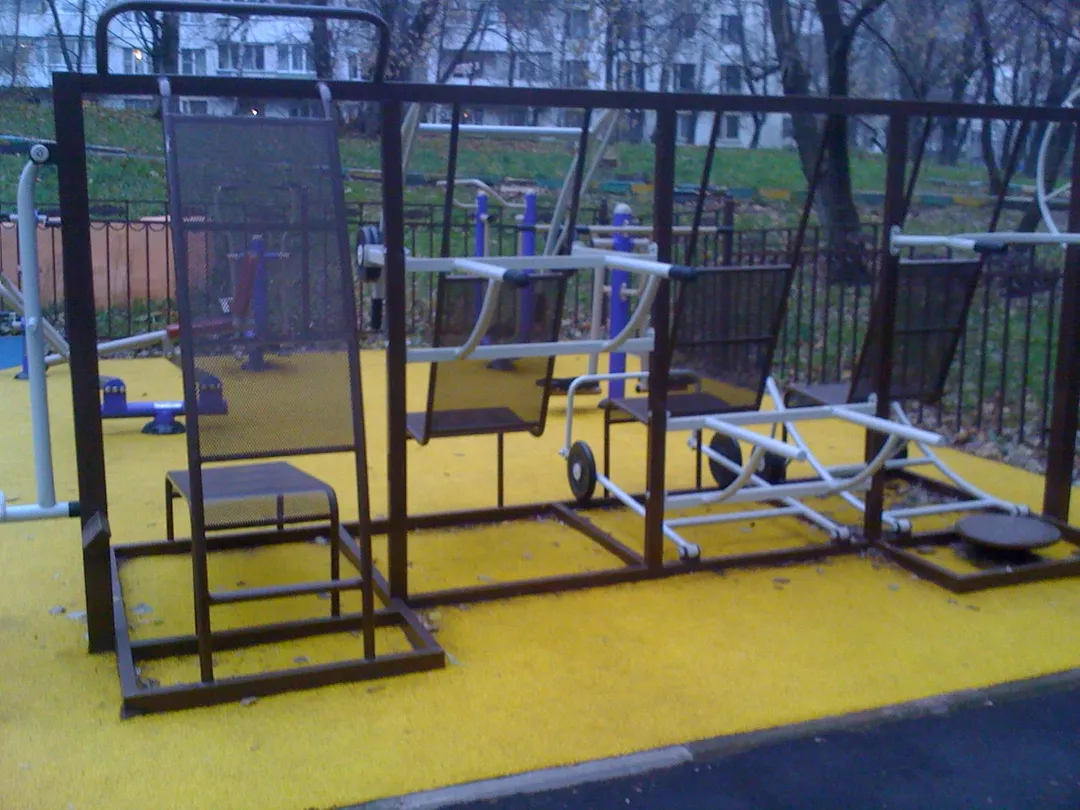 Air skier presso Calisthenics Park at улица Новая Дорога, Москва – foto 5 di 6