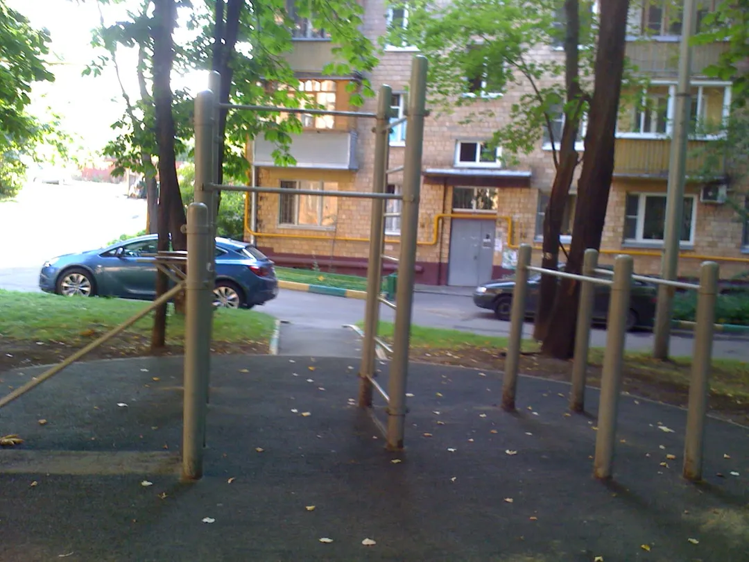 Bară de tracțiuni la Calisthenics Park at улица Семёновский Вал, Москва – fotografia 1 din 4