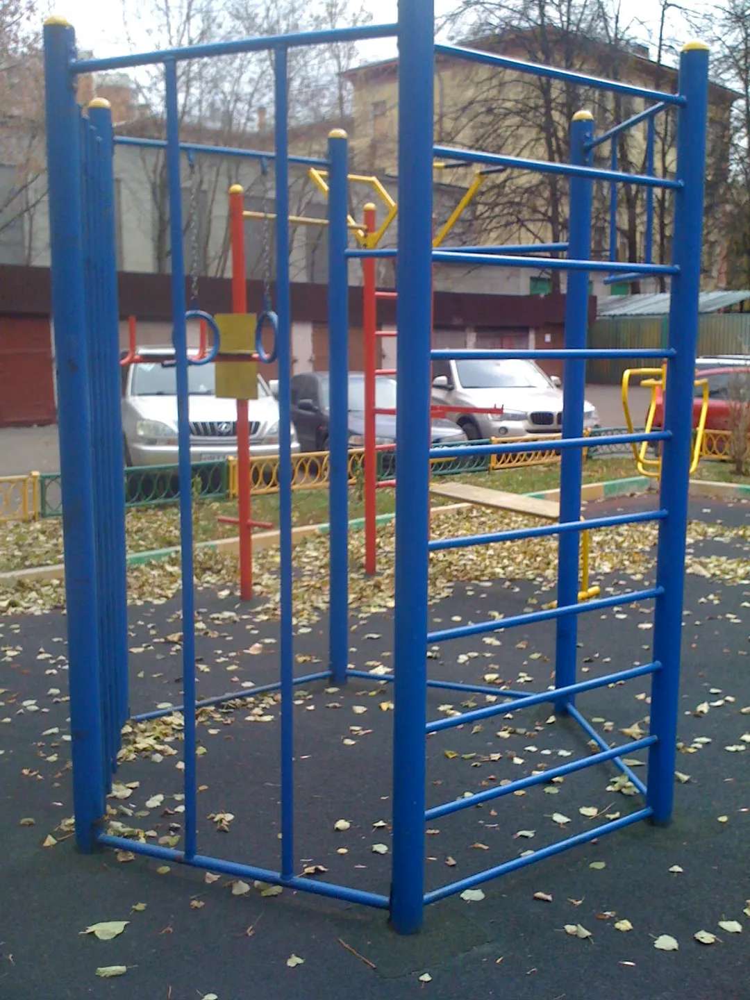 Abs Bench at Calisthenics Park at Красноказарменная улица, Москва – photo 7 of 9