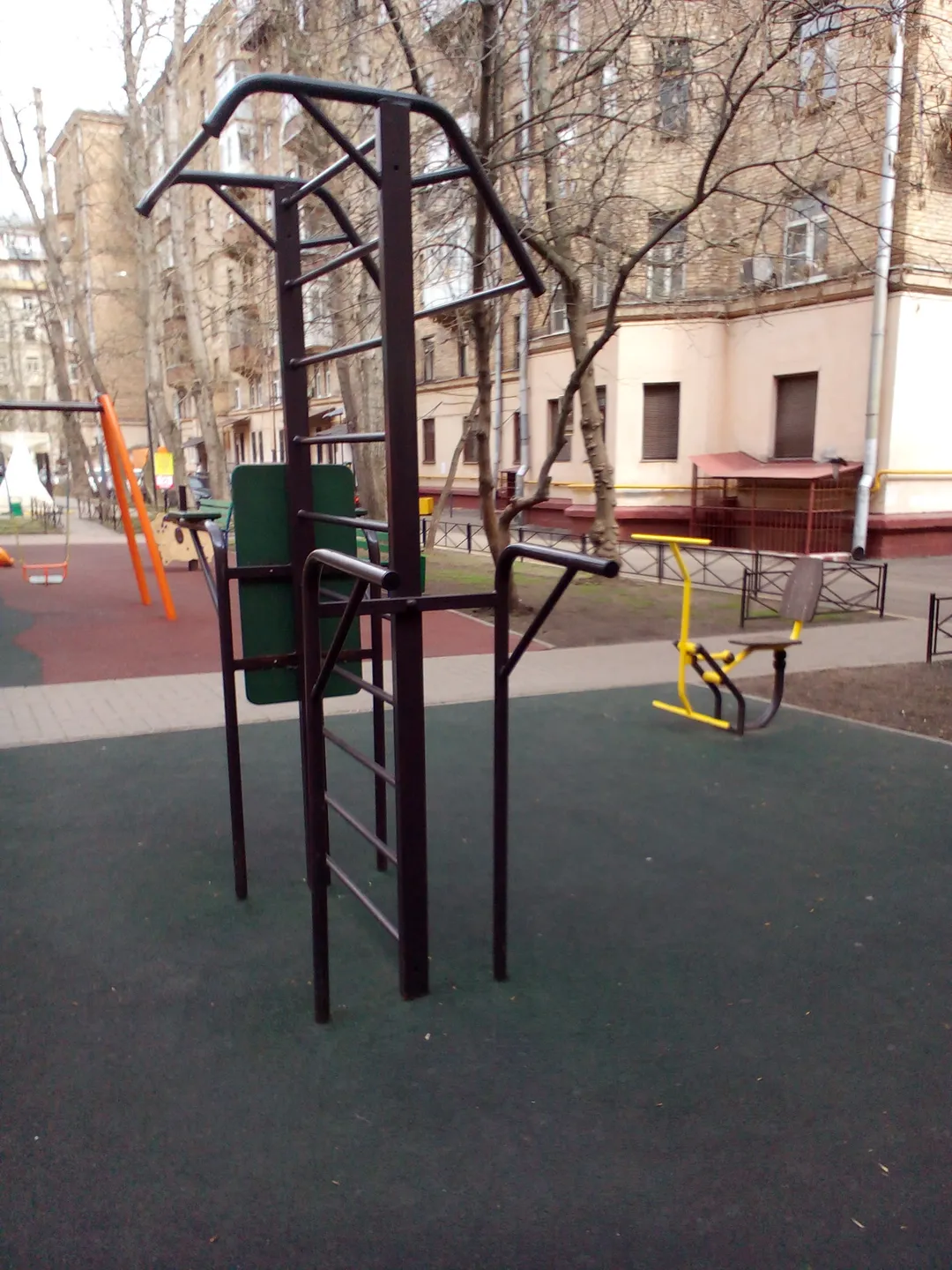 Barras Paralelas en Calisthenics Park at Кутузовский проспект, Москва #wp2769 – foto 2 de 4