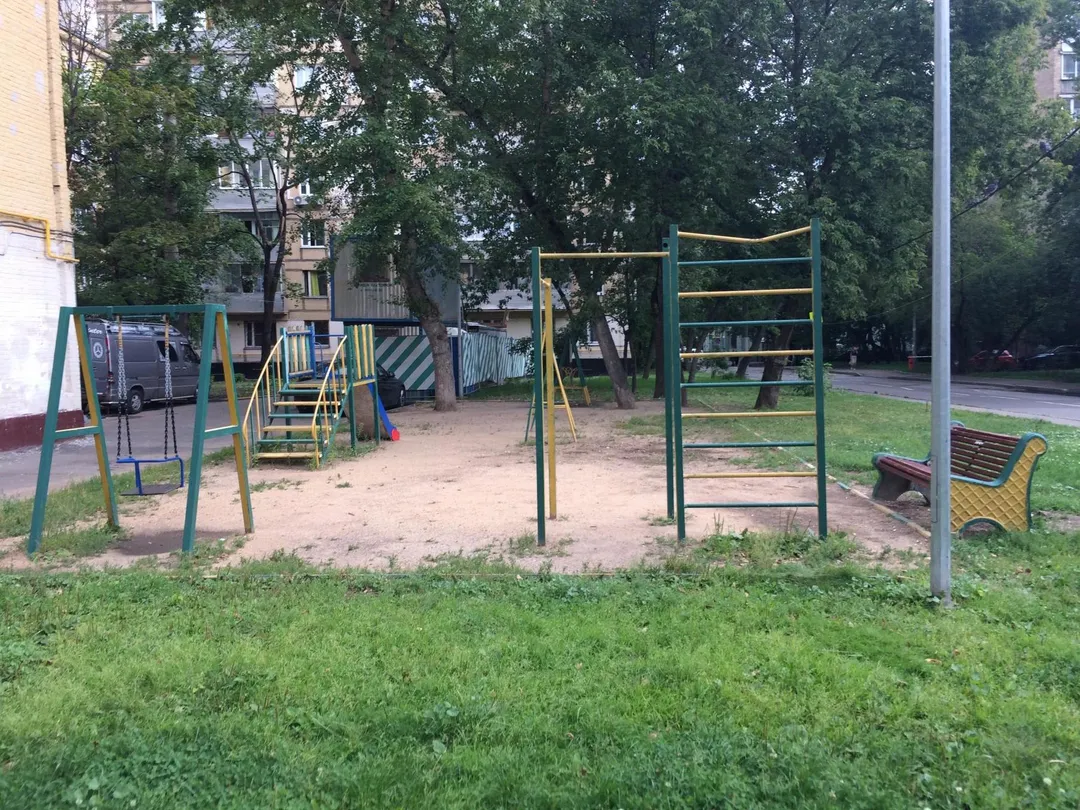 Barra de Dominadas en Calisthenics Park at Большой Строченовский переулок, Москва – foto 1 de 1