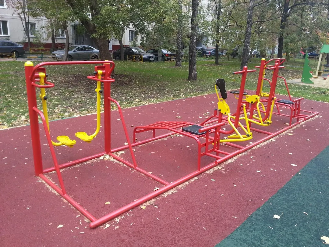 Bară de tracțiuni la Calisthenics Park at улица Малышева, Москва – fotografia 1 din 3