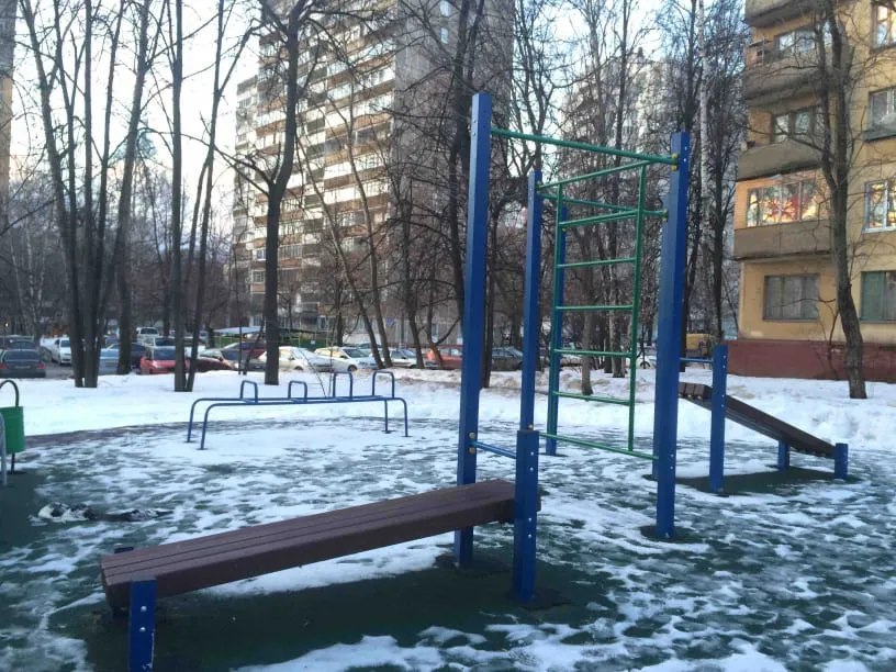 Abs Bench at Calisthenics Park at Артековская улица, Москва – photo 3 of 3