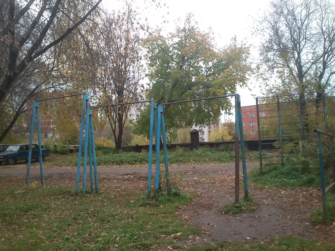 Parallele presso Calisthenics Park at улица Голева, Пермь – foto 2 di 2