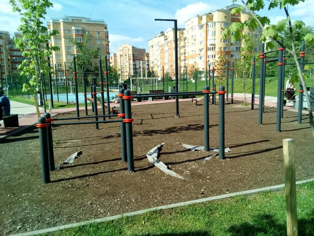 Klimmzugstange bei Calisthenics Park at улица Павла Андреева, Москва – Foto 1 von 1