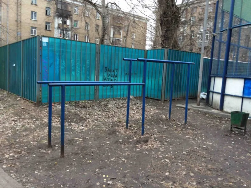 Barres parallèles à Calisthenics Park at Соболевский проезд, Москва – photo 4 sur 4