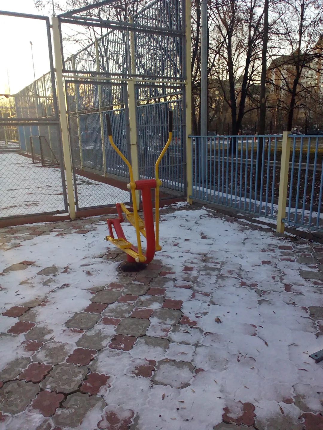 Parallele presso Calisthenics Park at улица Новая Дорога, Москва #wp2789 – foto 2 di 6
