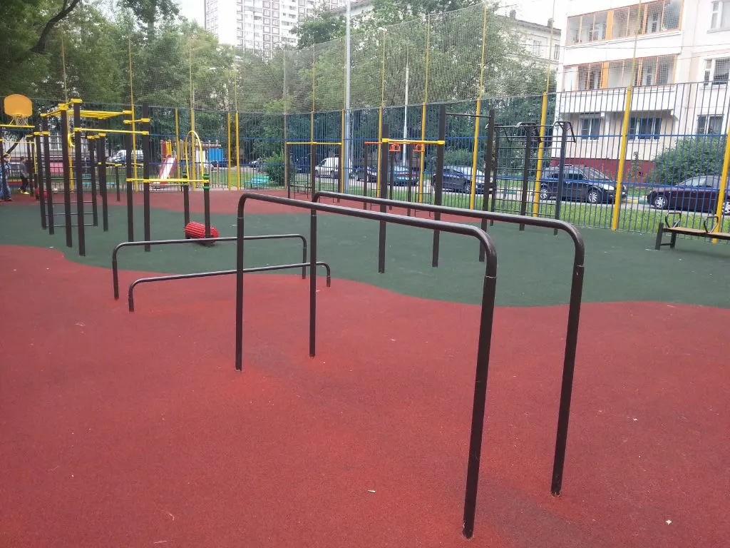 Monkey Bars la Calisthenics Park at Кубанская улица, Москва – fotografia 3 din 4
