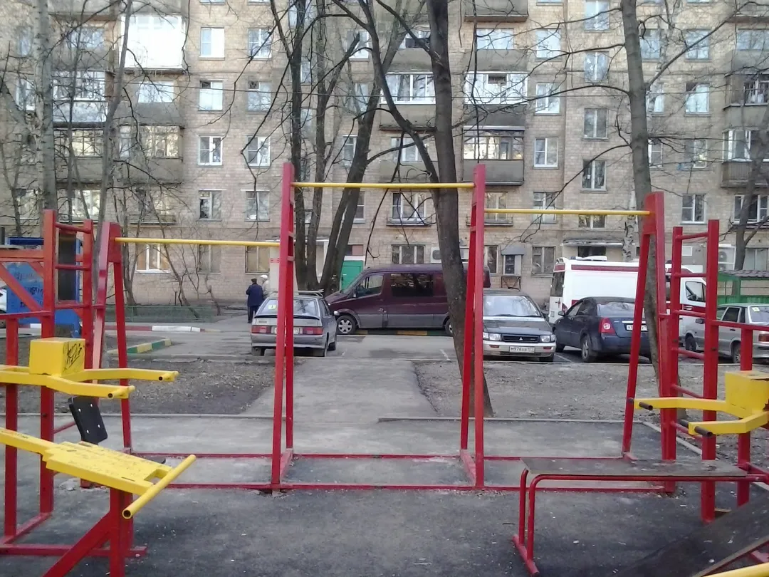 Турнік на майданчику Calisthenics Park at Ангарская улица, Москва – фото 1 з 7