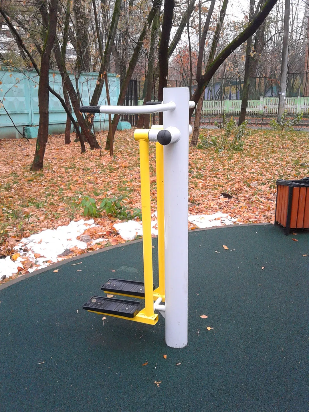 Parallele presso Calisthenics Park at улица Академика Ермольевой, Москва – foto 2 di 4