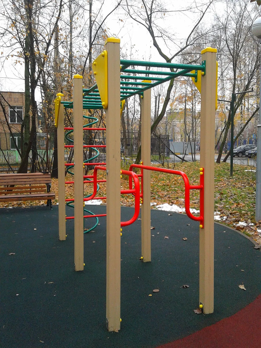 Sci di fondo presso Calisthenics Park at улица Академика Ермольевой, Москва – foto 4 di 4