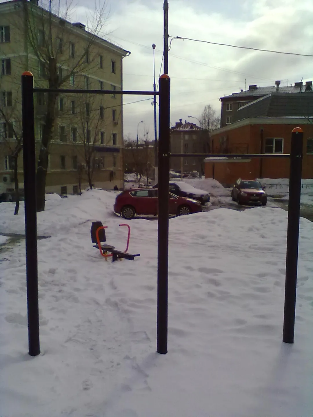 Barre de traction à Calisthenics Park at Нагатинская улица, Москва – photo 1 sur 2
