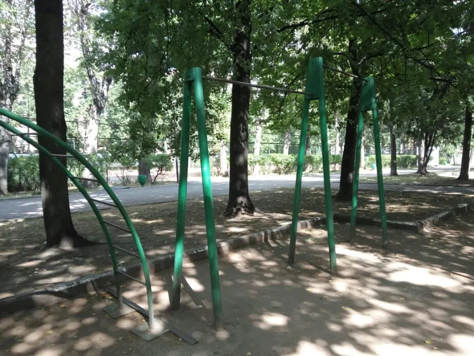 Barres parallèles à Calisthenics Park at Восточная улица, Москва #wp2808 – photo 2 sur 2