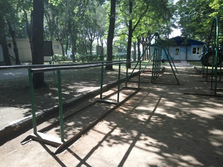 Barre de traction à Calisthenics Park at Восточная улица, Москва #wp2808 – photo 1 sur 2