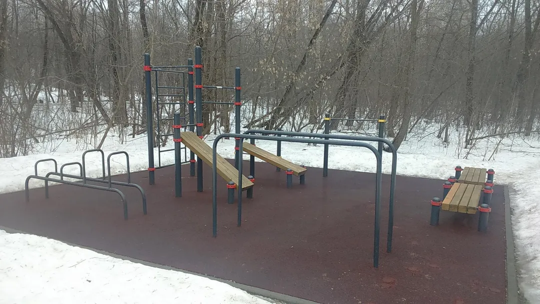 Bară de tracțiuni la Calisthenics Park at 2-й Мосфильмовский переулок, Москва – fotografia 1 din 1