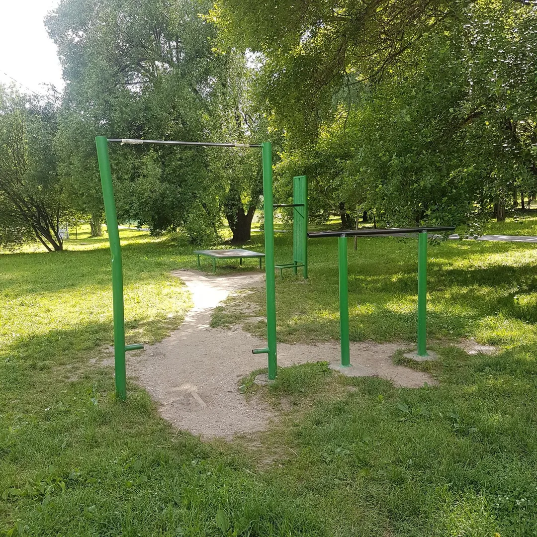 Barre de traction à Calisthenics Park at Кордодром, Москва #wp2812 – photo 1 sur 3