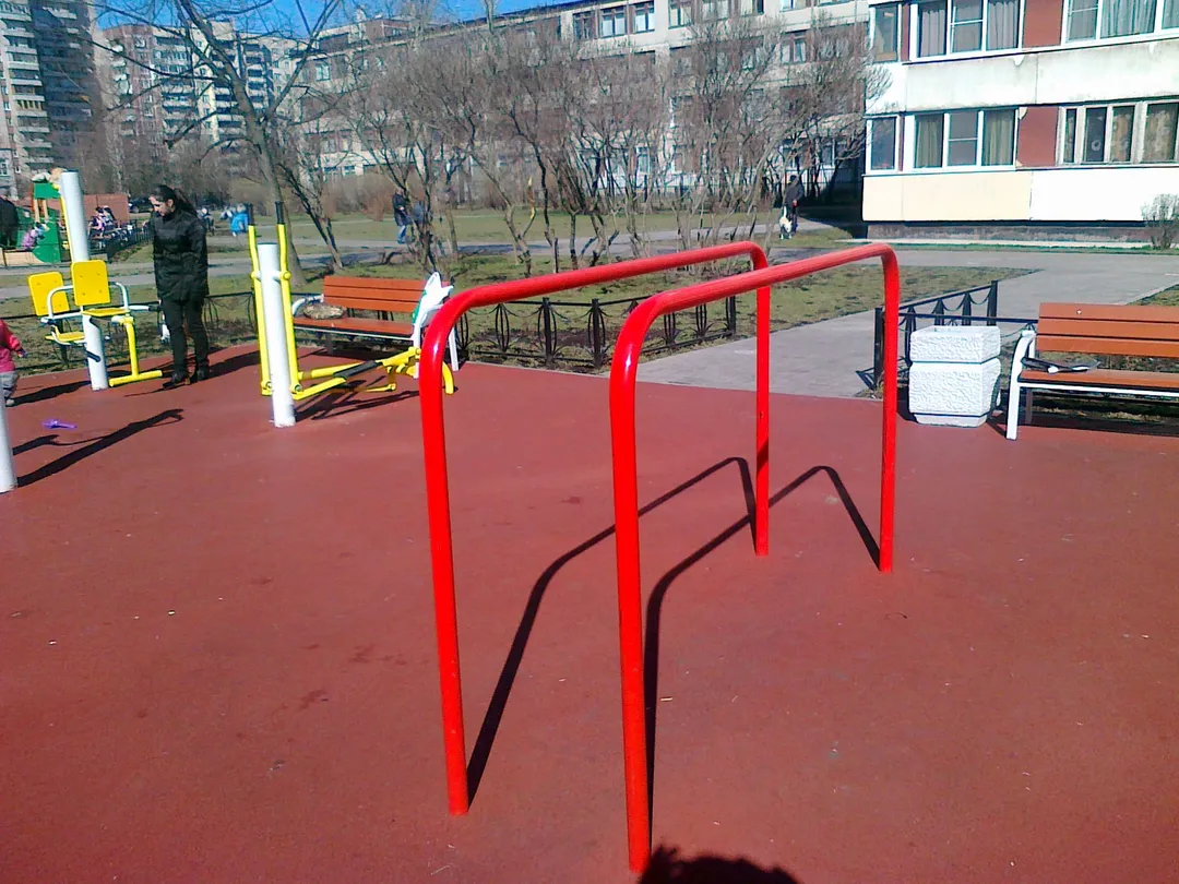 Parallele presso Calisthenics Park at Петергофское шоссе, Санкт-Петербург #wp2816 – foto 2 di 2