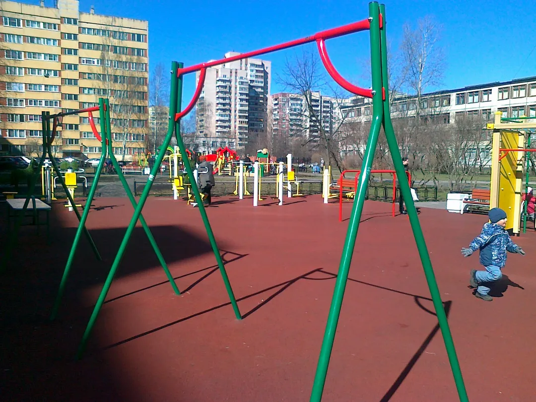 Sbarra per trazioni presso Calisthenics Park at Петергофское шоссе, Санкт-Петербург #wp2816 – foto 1 di 2