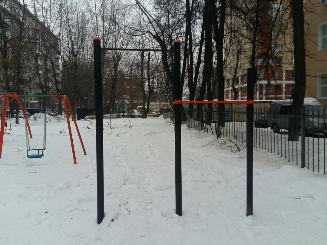 Barre de traction à Calisthenics Park at Ленинградское шоссе, Москва #wp2820 – photo 1 sur 3