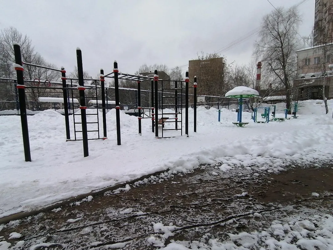 Abs Bench at Calisthenics Park at Дачная улица, Красногорск – photo 5 of 5