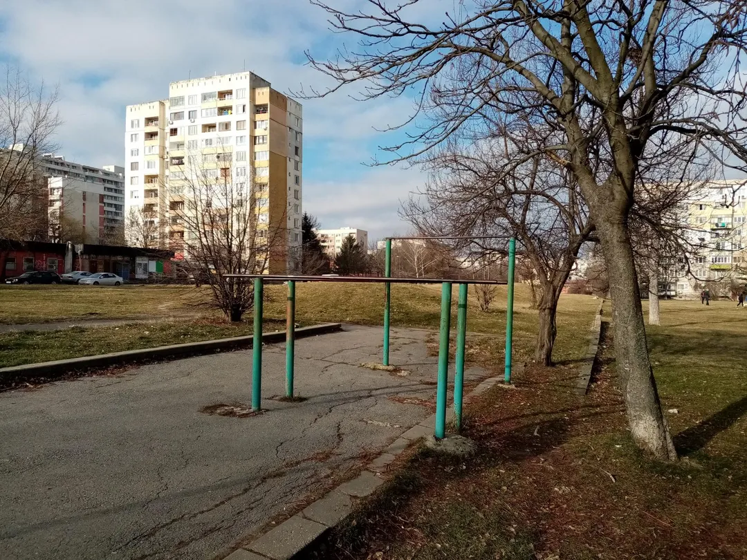Klimmzugstange bei Calisthenics Park at Виолета Якова, София – Foto 3 von 3