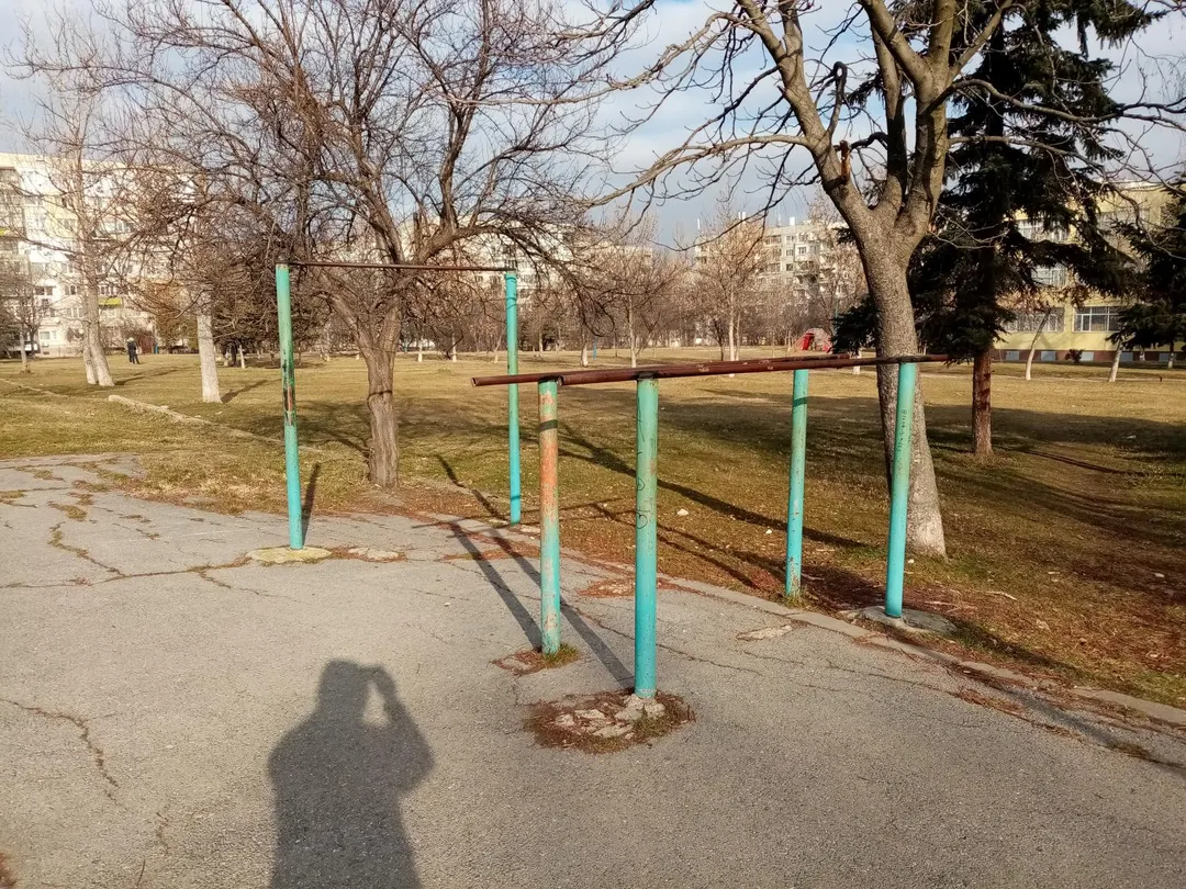 Klimmzugstange bei Calisthenics Park at Виолета Якова, София – Foto 1 von 3