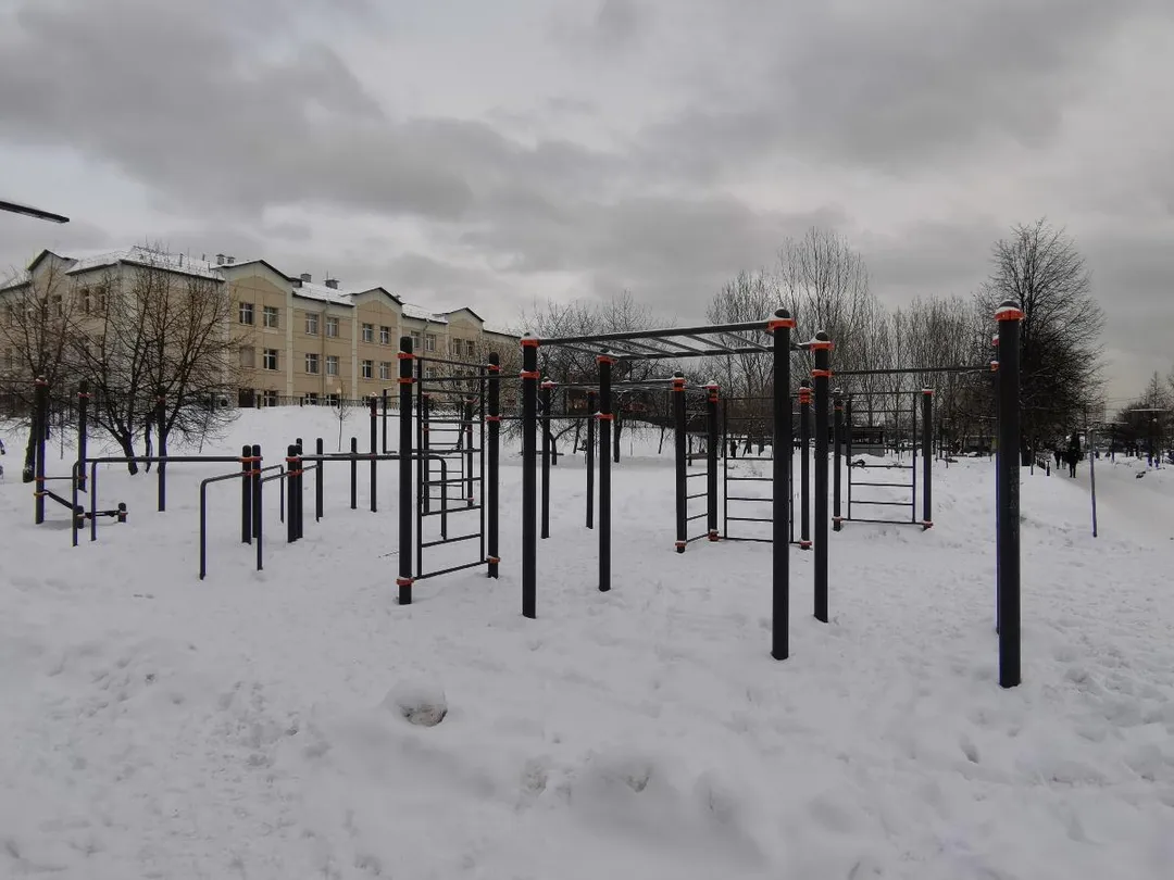Bară de tracțiuni la Calisthenics Park at улица Пришвина, Москва – fotografia 1 din 5