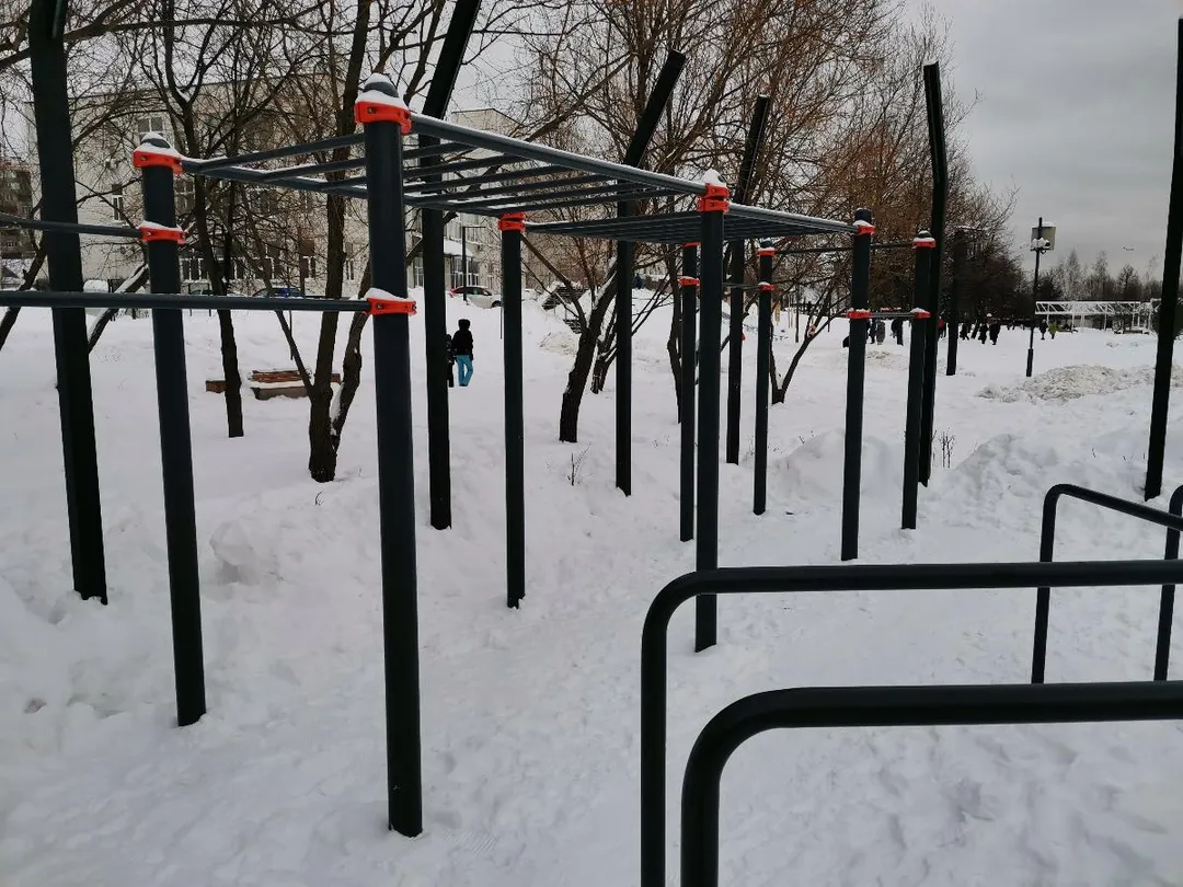 Лавка для преса на майданчику Calisthenics Park at Костромская улица, Москва #wp2846 – фото 4 з 5
