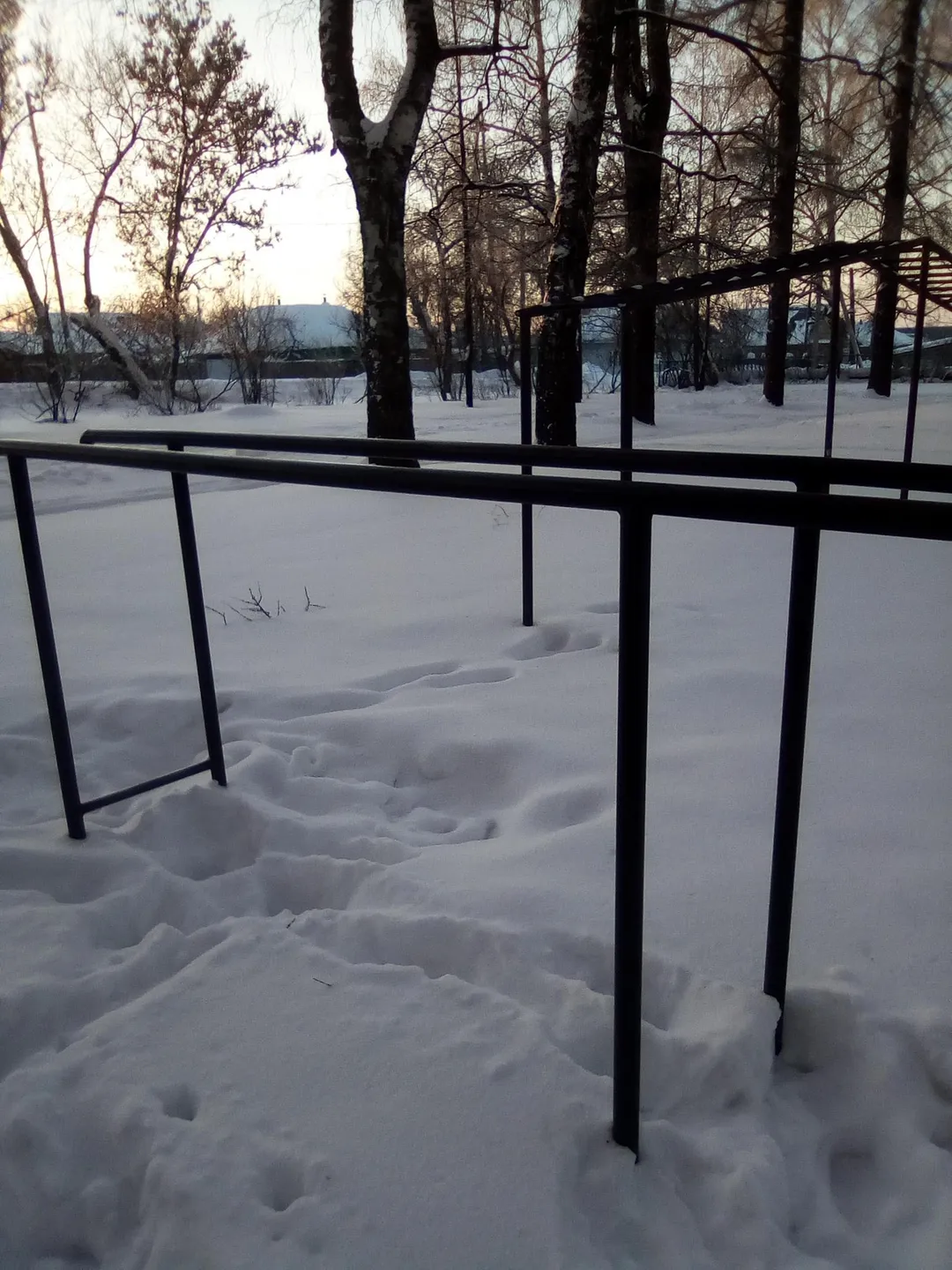 Panca per addominali presso Calisthenics Park at улица Карла Либкнехта, Советск – foto 7 di 9