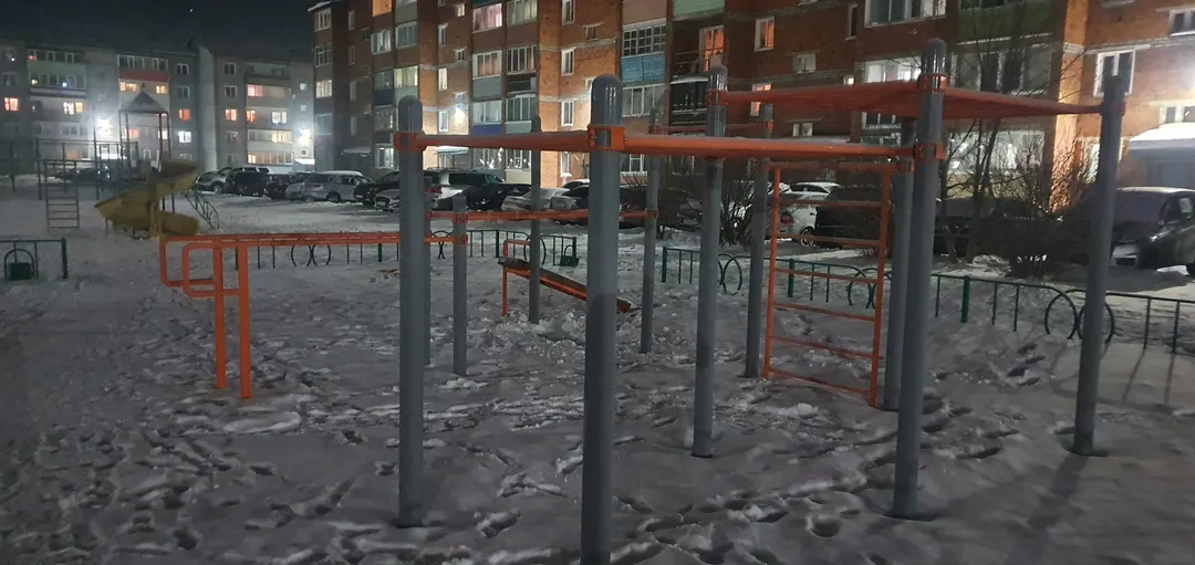 Barren bei Outdoor Gym in микрорайон Мясникова, Тайшет – Foto 2 von 6