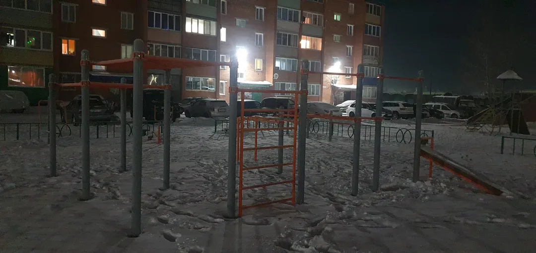 Hangelstange bei Outdoor Gym in микрорайон Мясникова, Тайшет – Foto 3 von 6