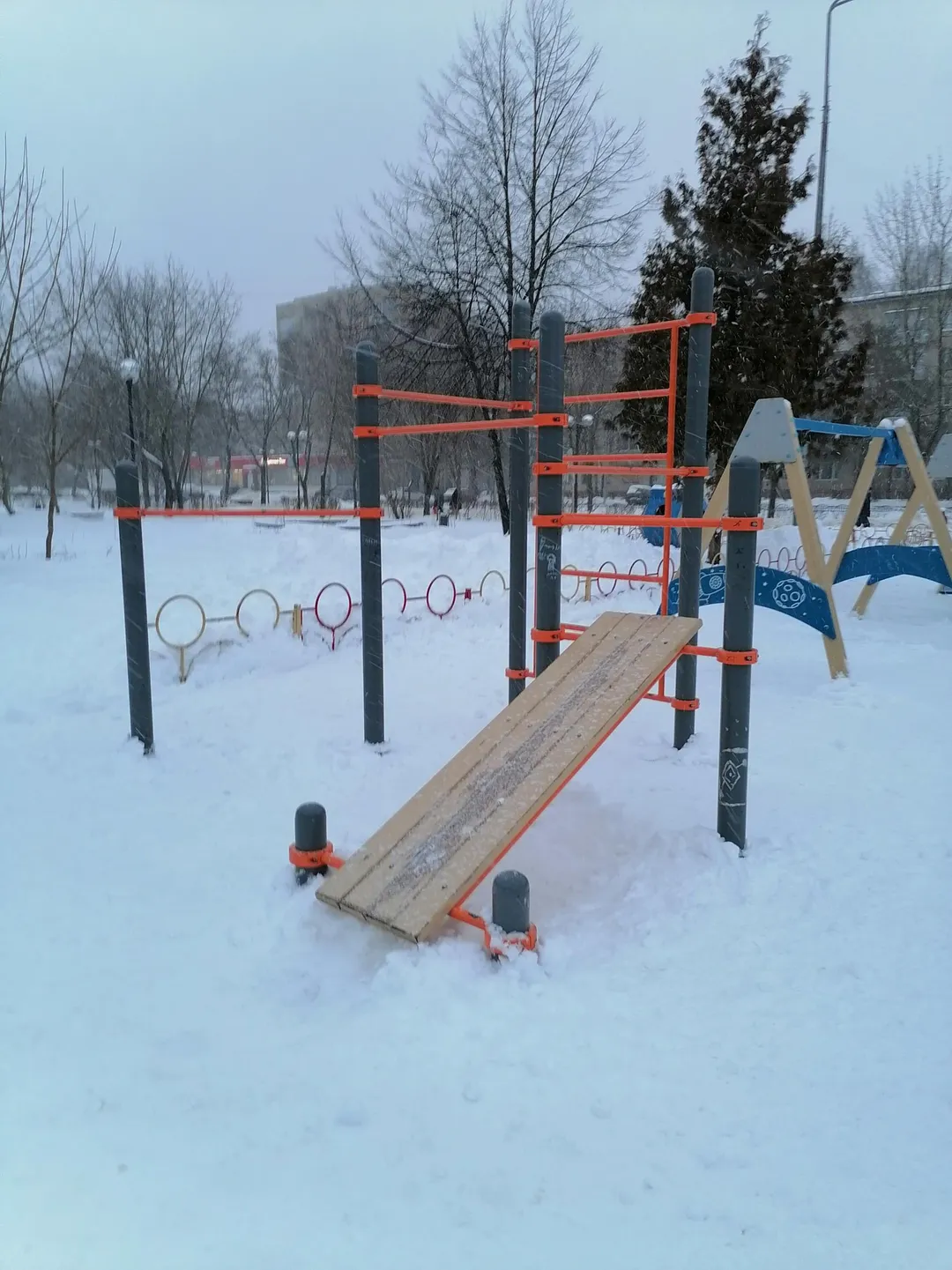 Bauchbank bei Calisthenics Park at Центральная улица, Дубна – Foto 3 von 6