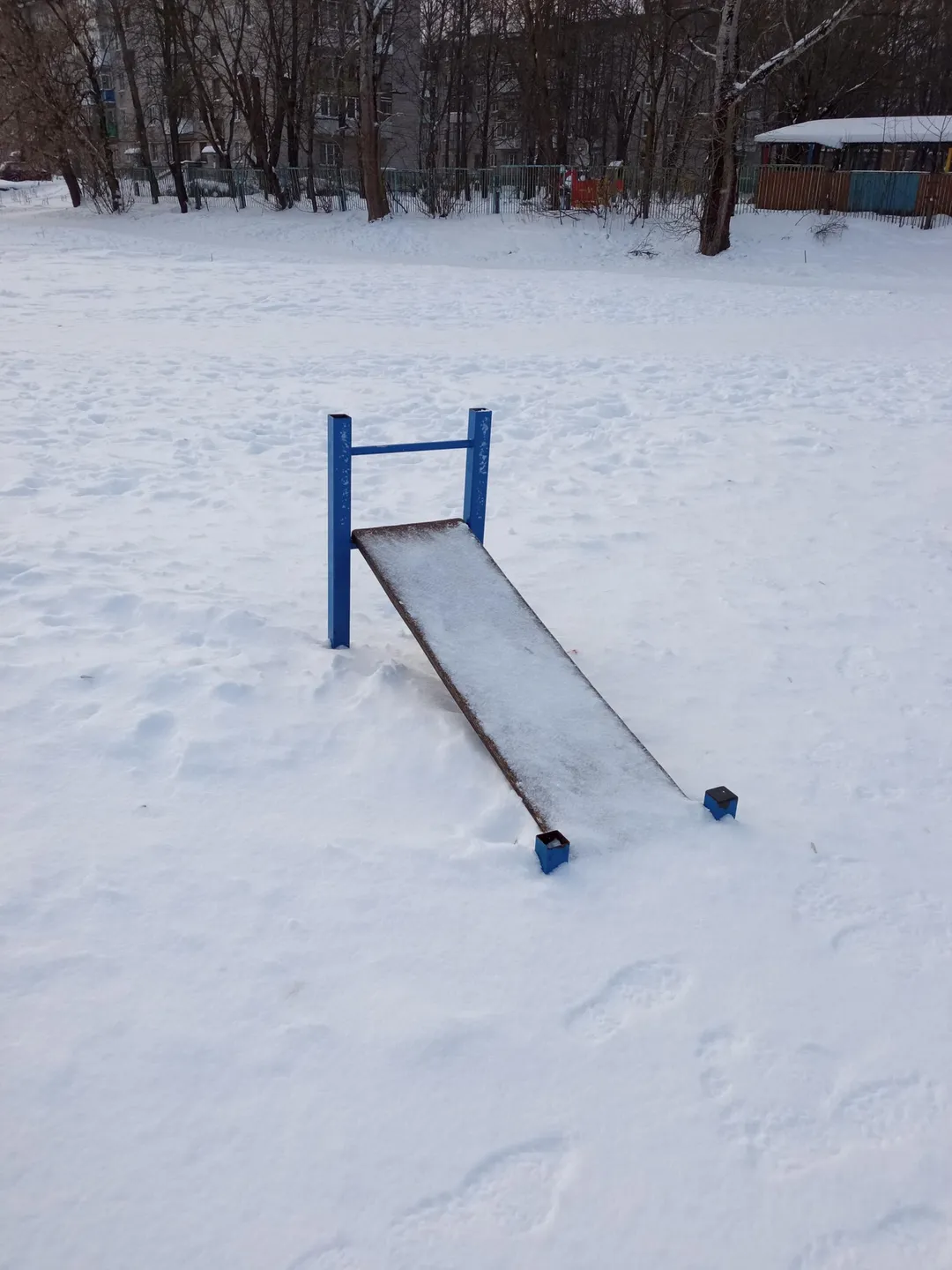 Bancă pentru abdomen la Calisthenics Park at 1-й Мигаловский проезд, городской округ Тверь – fotografia 4 din 8