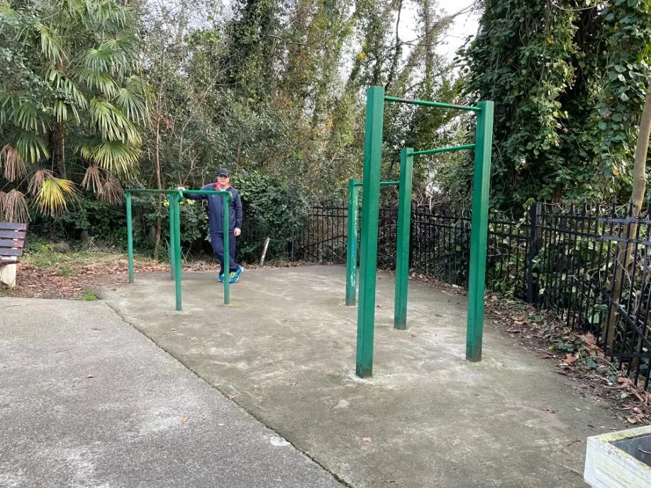 Sbarra per trazioni presso Calisthenics Park at Терренкур, Сочи – foto 1 di 1