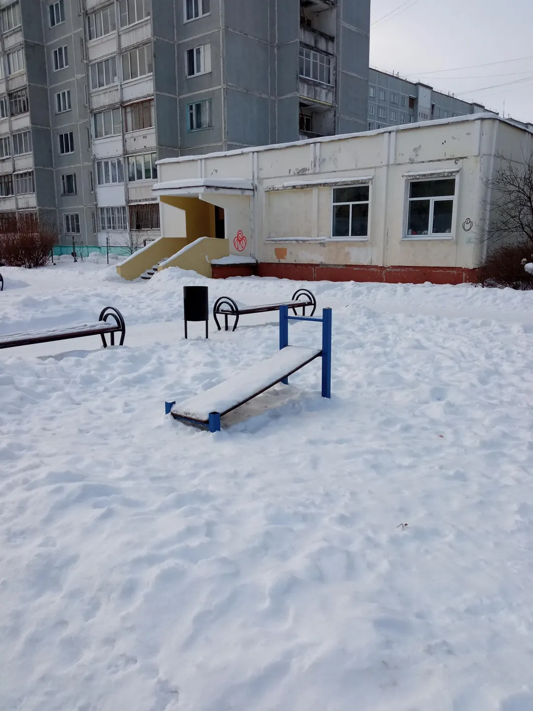 Parallele presso Calisthenics Park at улица Евгения Пичугина, городской округ Тверь – foto 2 di 6