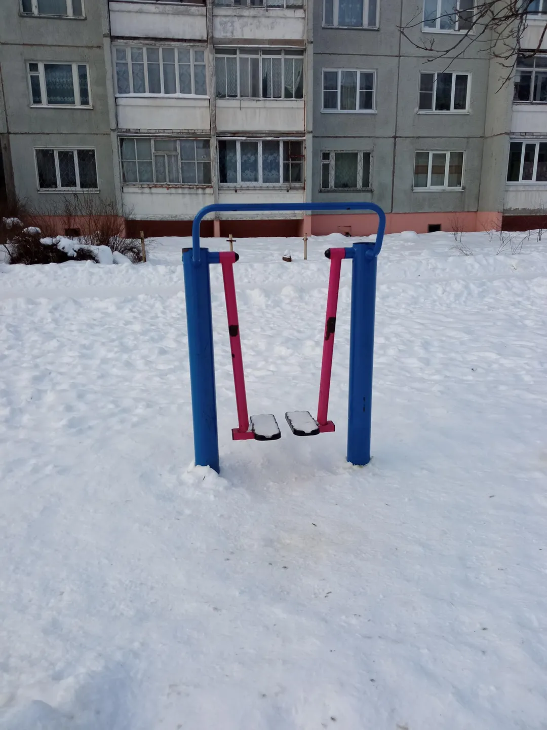 Panca per addominali presso Calisthenics Park at улица Евгения Пичугина, городской округ Тверь – foto 3 di 6
